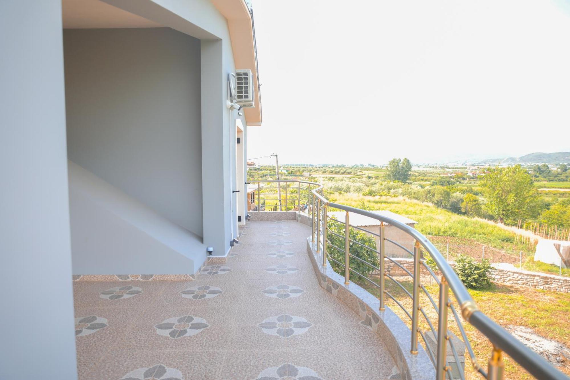 Amla'S Villa Berati Exterior foto